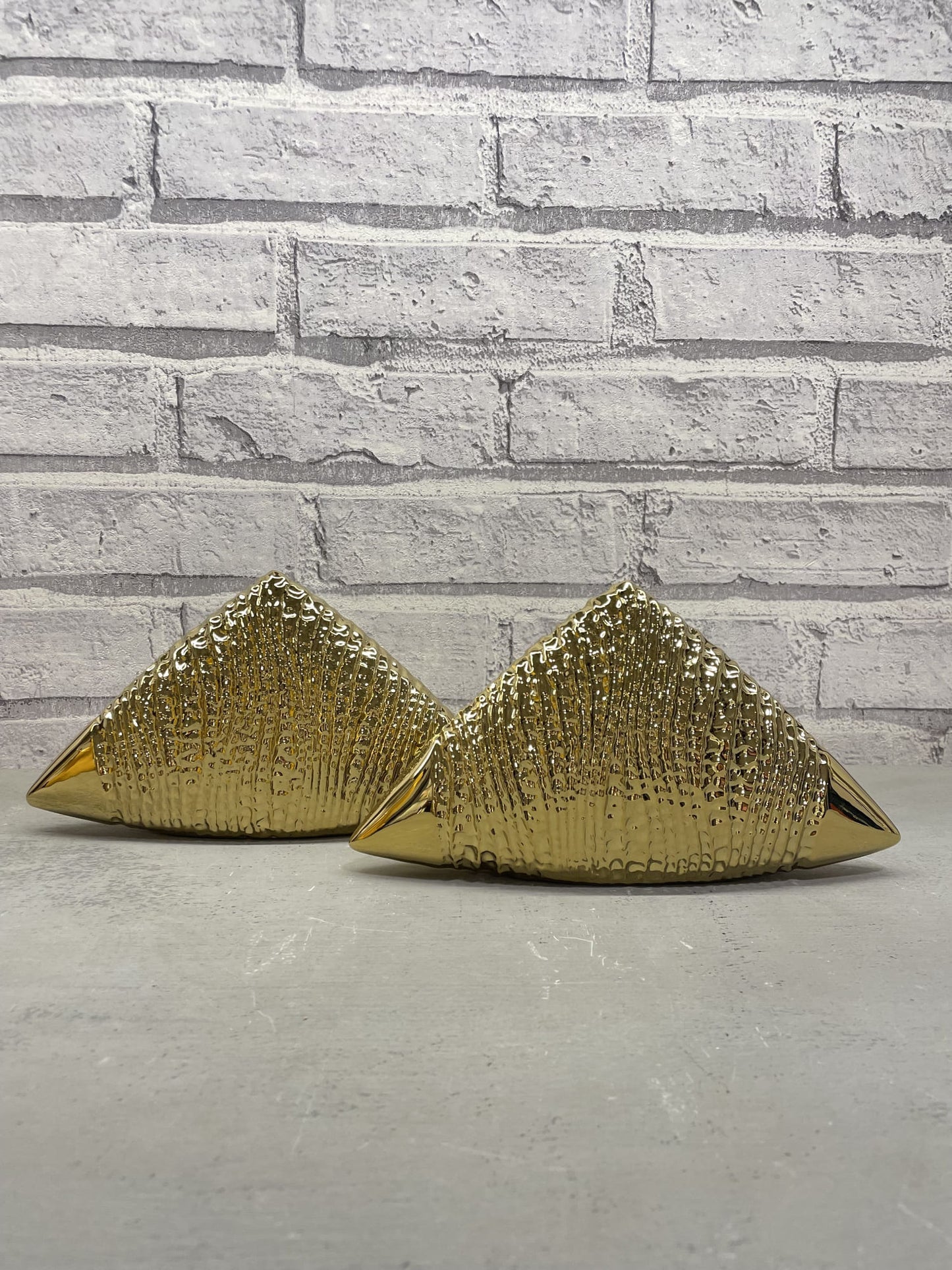 Ceramic triangle table decor Set of 2