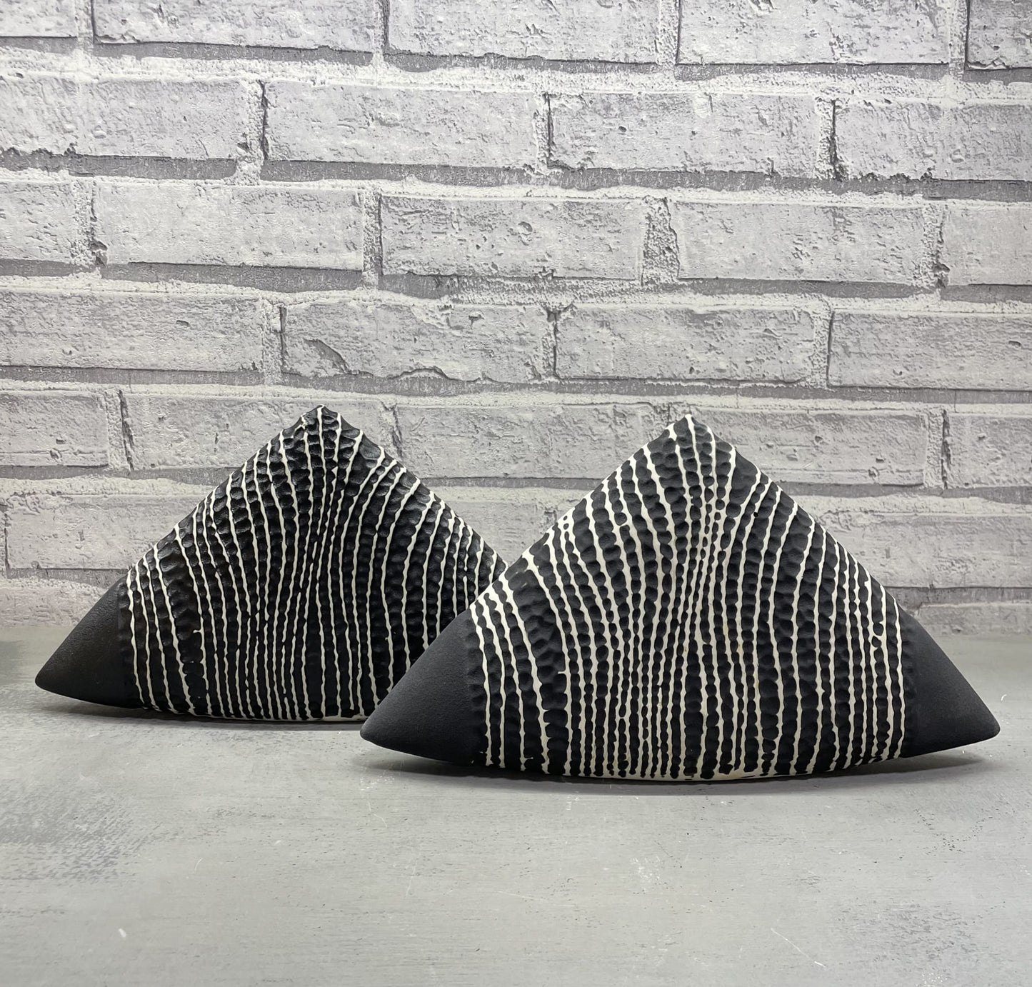 Black & White Ceramic triangle table decor