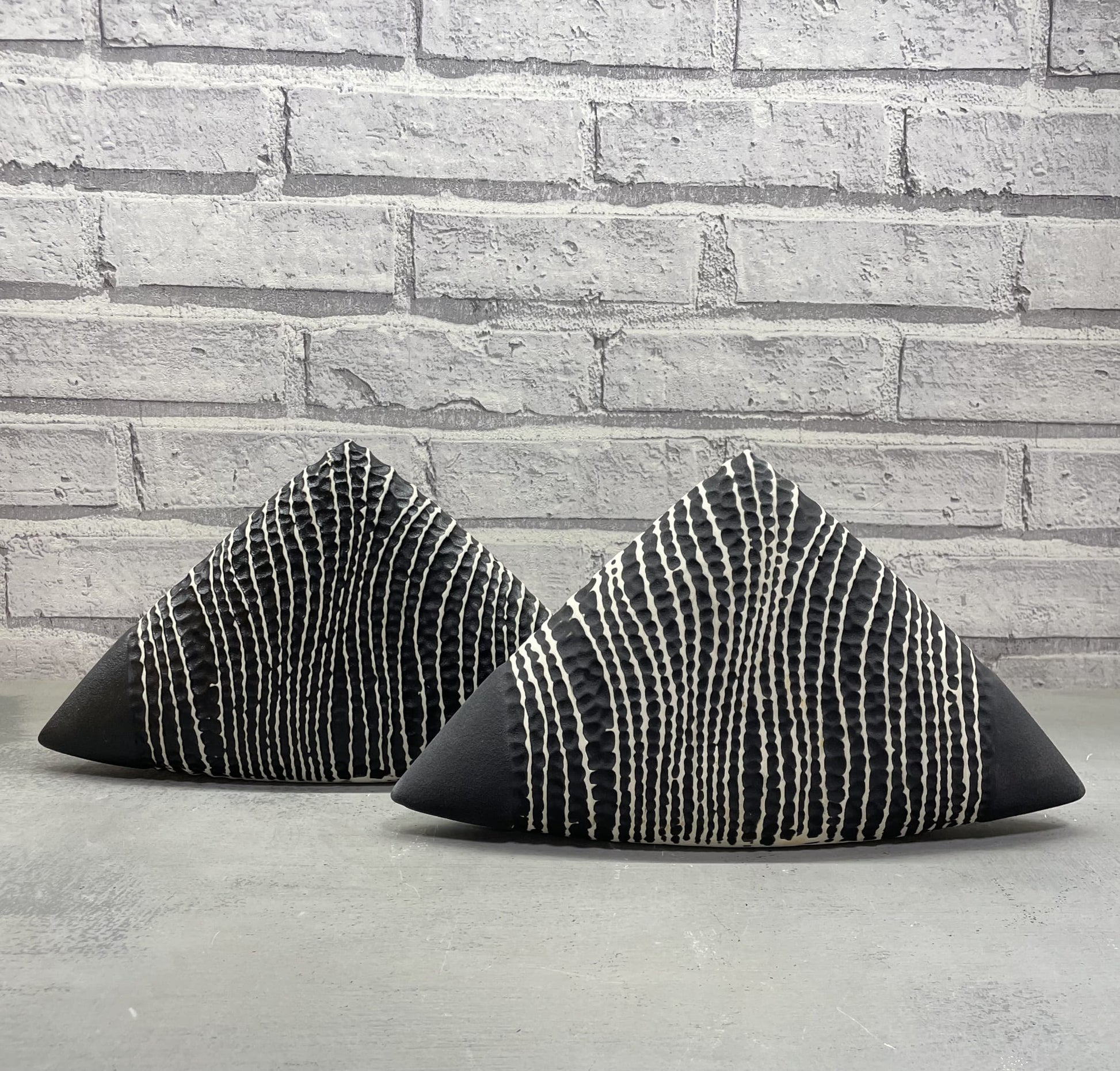 Black & White Ceramic triangle table decor
