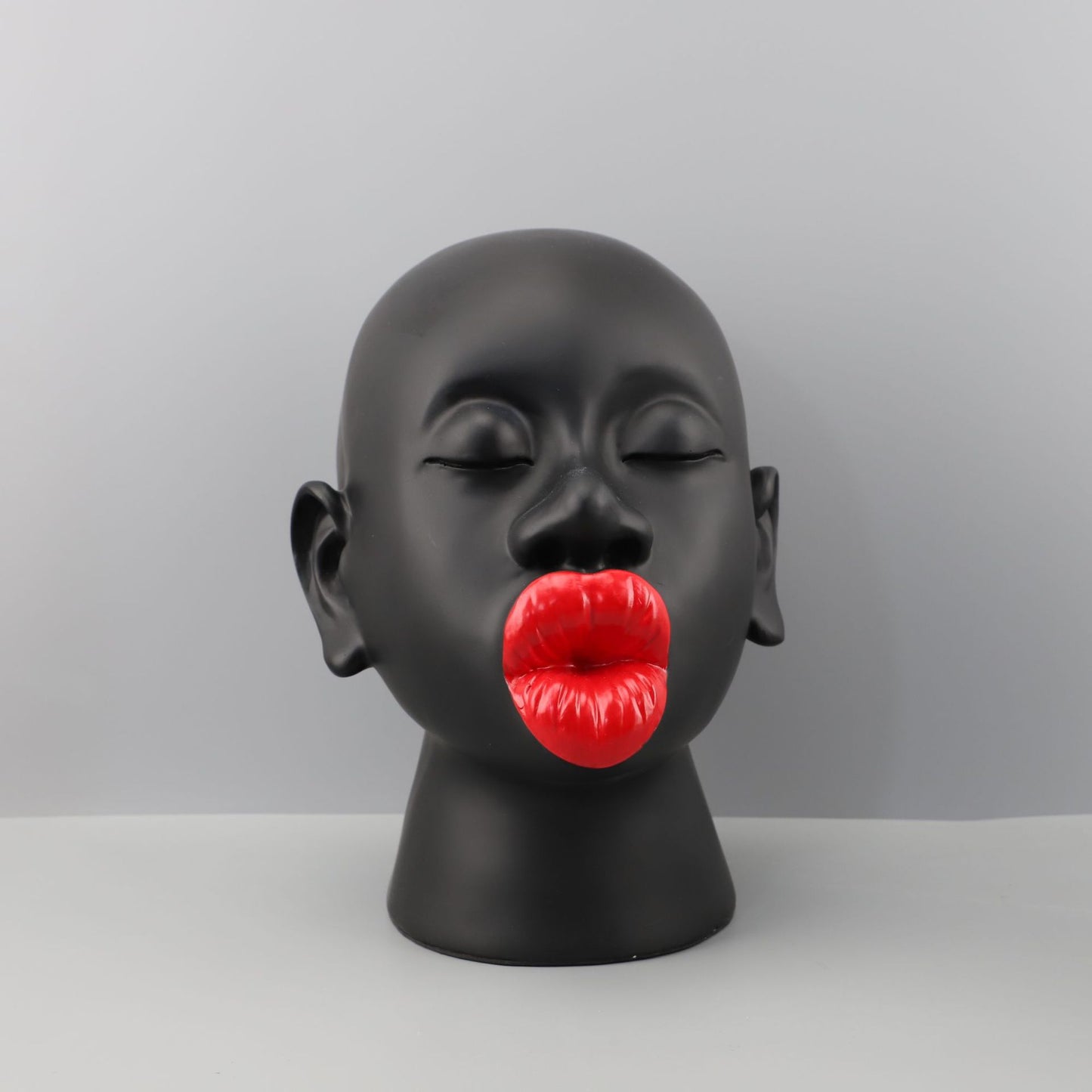 Kiss blow lady face table decor