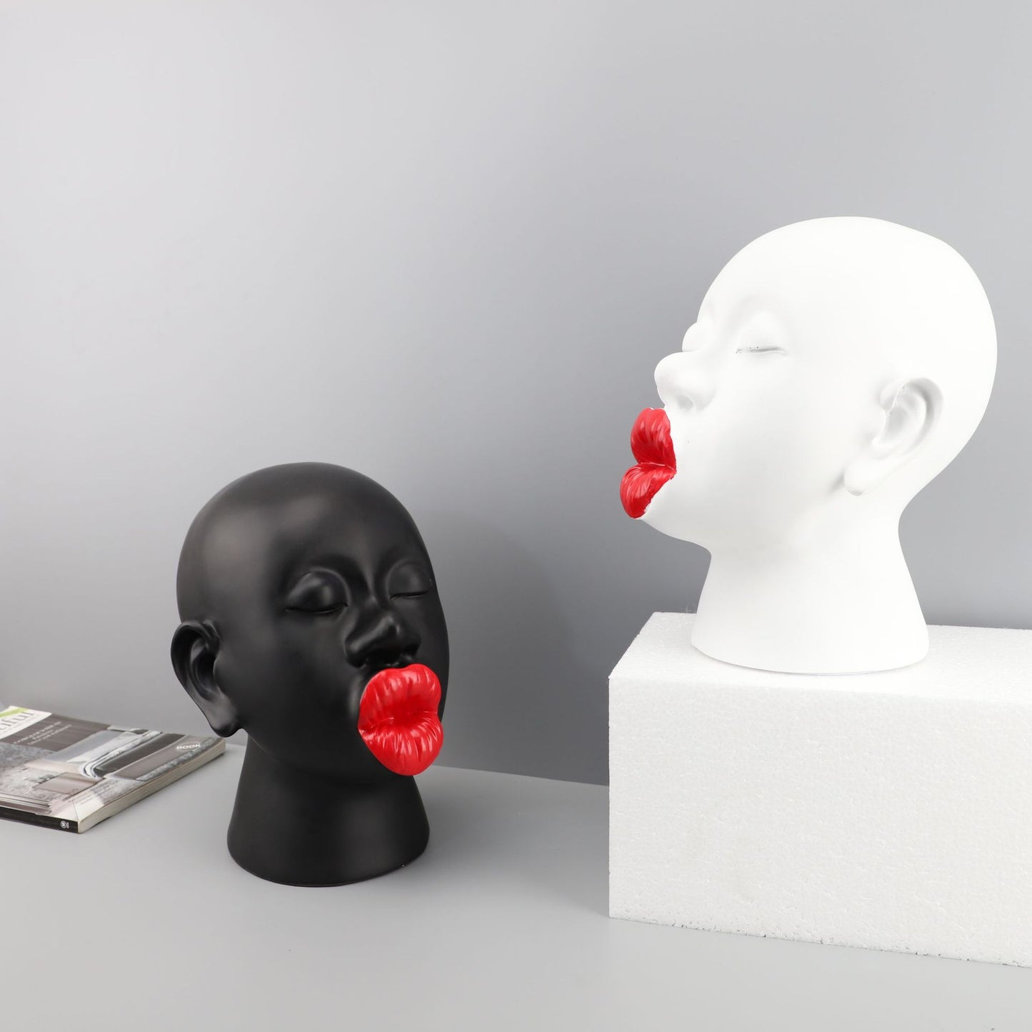 Kiss blow lady face table decor